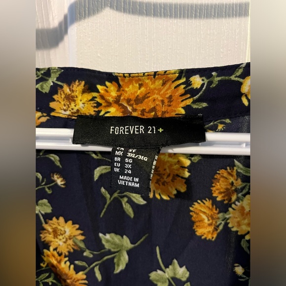 Forever 21 Plus Size Women’s Floral Top - Size 3XL - Picture 2 of 3
